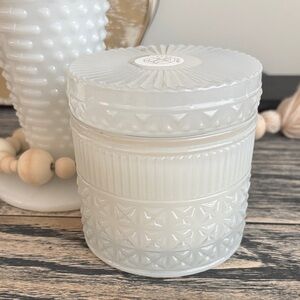 Cinnamon Noel White Textured Glass Collector’s Jar- 9.5ozs